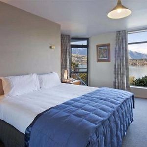 One-Bedroom Apartment Lake View
